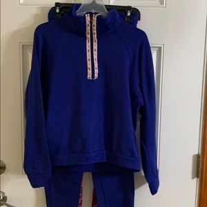 Woman’s Nike jogging outfit.